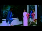 Kiti Sundar Disteys - Milind Gunaji, Padmini Kolhapure - Romantic Scene - Manthan